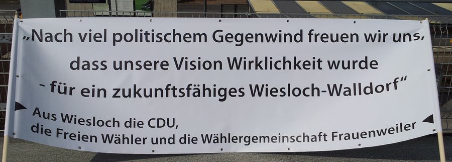 Banner der WGF, der FWV und der CDU zur Bahnhofseröffnung